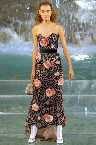Look 18